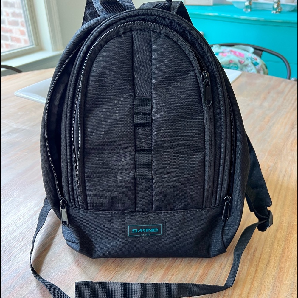 Dakine 6.5L women’s mini backpack. EUC